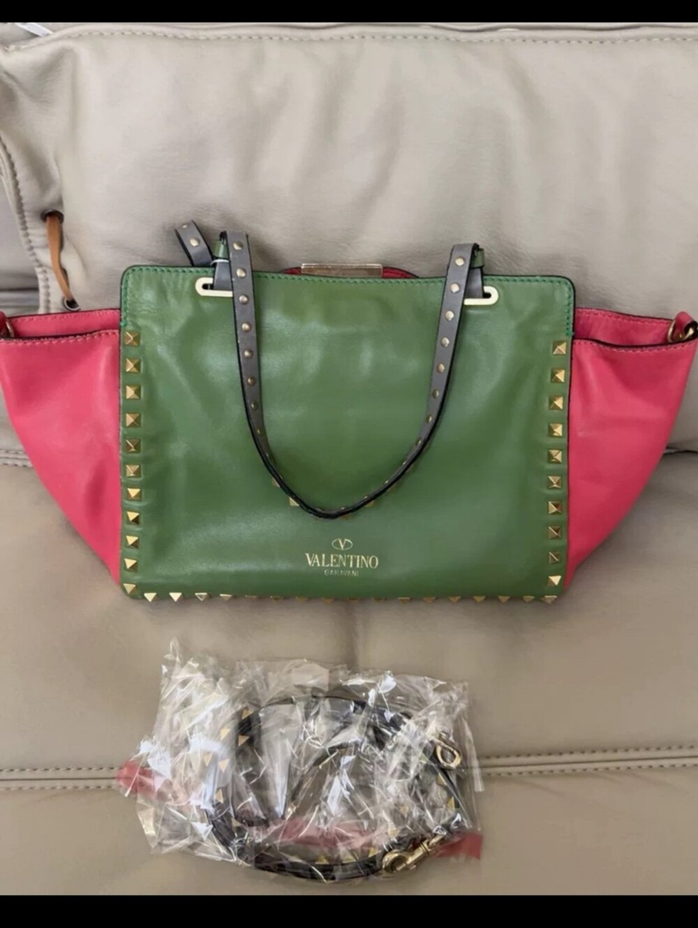 Garavani Rockstud Trapeze 2 Way Bag